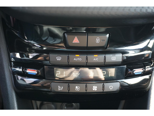 Foto 2 van Peugeot 2008 1.2 PureTech Allure