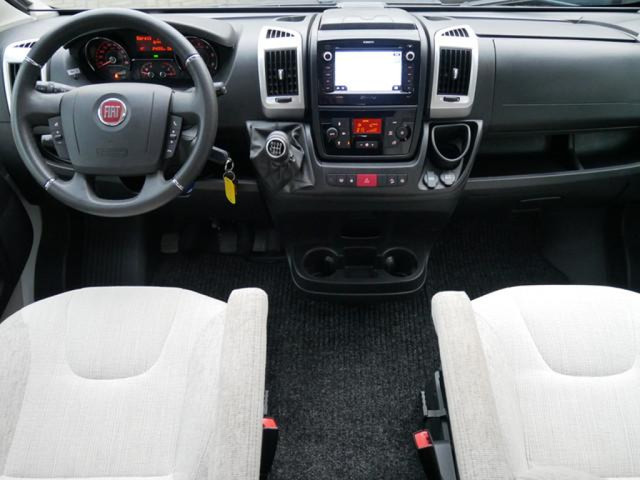 Foto 5 van LMC Cruiser Exclusive T692G, Queensbed, XXL Garage, XXL Koelkast!!