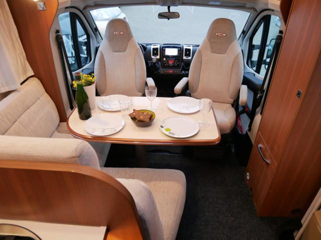 Foto 8 van LMC Cruiser Exclusive T692G, Queensbed, XXL Garage, XXL Koelkast!!