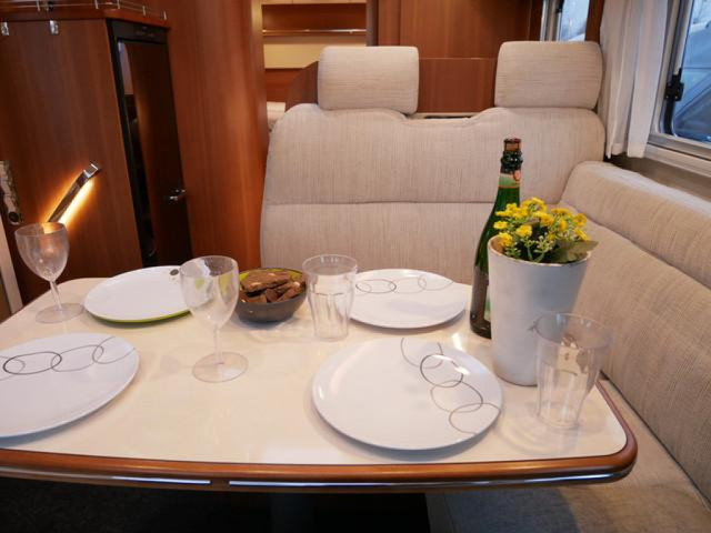 Foto 9 van LMC Cruiser Exclusive T692G, Queensbed, XXL Garage, XXL Koelkast!!