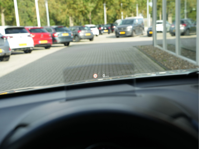 Foto 9 van Hyundai KONA EV Fashion 64 kWh | SOH 96% | Head-up display | Cruise control adaptief met stop&go |