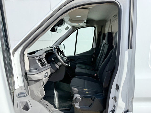 Foto 2 van Ford E-Transit 68kWh 184PK L3H2 317km WLTP 94% (SOH) BEV Snelladen Carplay Climate control Camera Pa