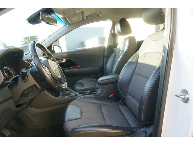 Foto 7 van Kia Niro 1.6 GDi Hybrid DynamicLine | CAMERA | TREKHAAK | WIT METALLIC |