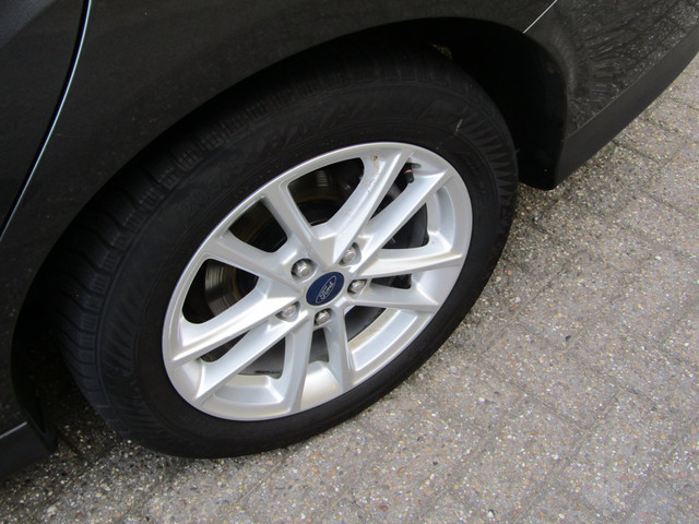 Foto 6 van Ford Focus Wagon 1.0 Lease Edition