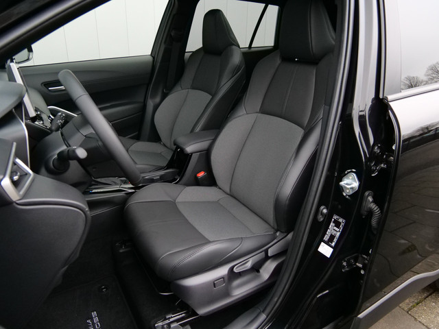 Foto 9 van Toyota Corolla Cross 1.8 High Power Hybrid Style 140 Pk Automaat Navigatie / DAB / Leer / Pano-dak /
