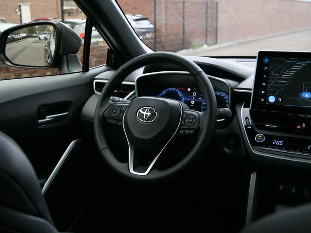 Foto 4 van Toyota Corolla Cross 1.8 High Power Hybrid Style 140 Pk Automaat Navigatie / DAB / Leer / Pano-dak /