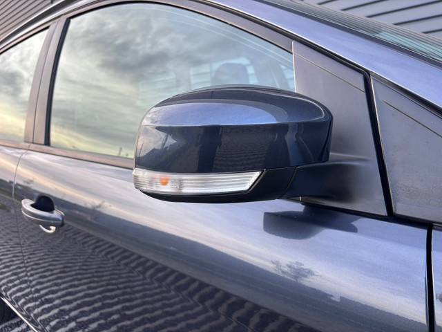 Foto 2 van Ford Focus Wagon 1.6 Titanium | Navigatie | Climate Control