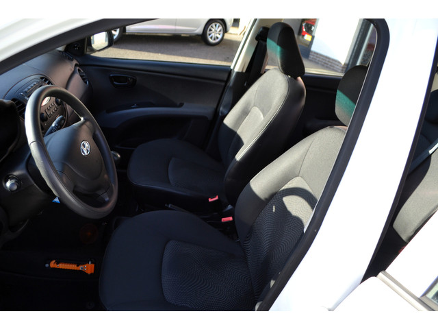 Foto 6 van Hyundai i10 1.1 i-Drive Cool, 5 Drs, Airco, NL-auto, 1e eigenaar ! 12.700 km ! Uniek !