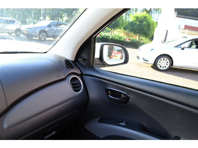 Foto 4 van Hyundai i10 1.1 i-Drive Cool, 5 Drs, Airco, NL-auto, 1e eigenaar ! 12.700 km ! Uniek !