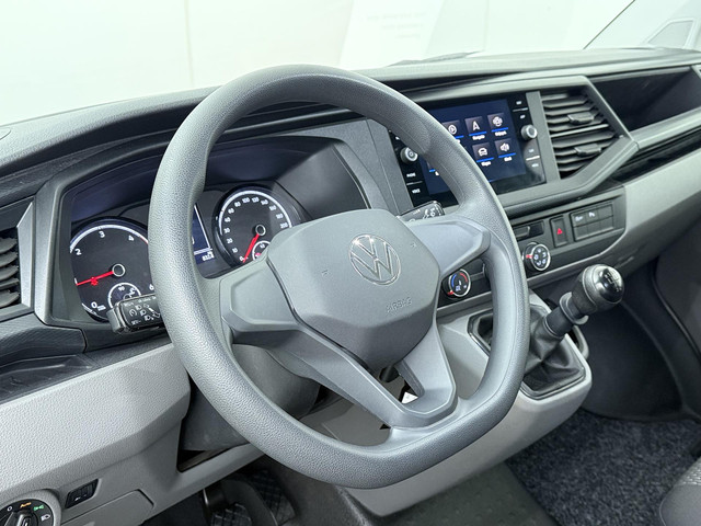 Foto 5 van Volkswagen Transporter 2.0 TDI L2H1 30 DC Highline | 110 pk | Trekhaak | Airco | Cruise control | Na