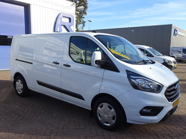 Foto 2 van Ford Transit Custom 300 2.0 TDCI L2H1 Trend AUTOMAAT 3 ZITTER GROOT SCHERM