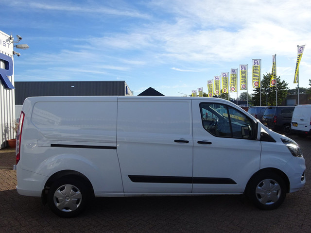 Foto 6 van Ford Transit Custom 300 2.0 TDCI L2H1 Trend AUTOMAAT 3 ZITTER GROOT SCHERM