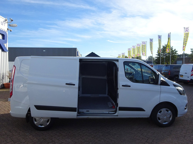 Foto 7 van Ford Transit Custom 300 2.0 TDCI L2H1 Trend AUTOMAAT 3 ZITTER GROOT SCHERM