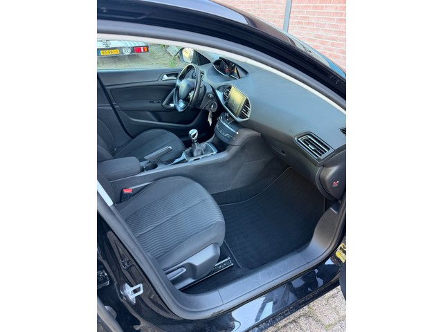 Foto 9 van Peugeot 308 SW 1.6 BlueHDI Blue Lease Pack
