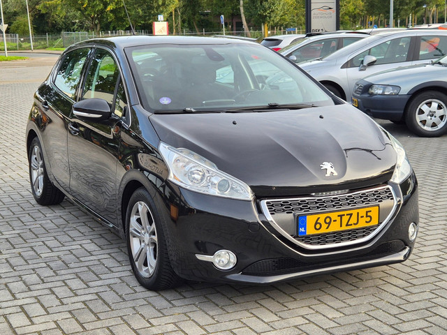 Foto 2 van Peugeot 208 1.4 VTi Allure I Clima I Scherm I NAP!