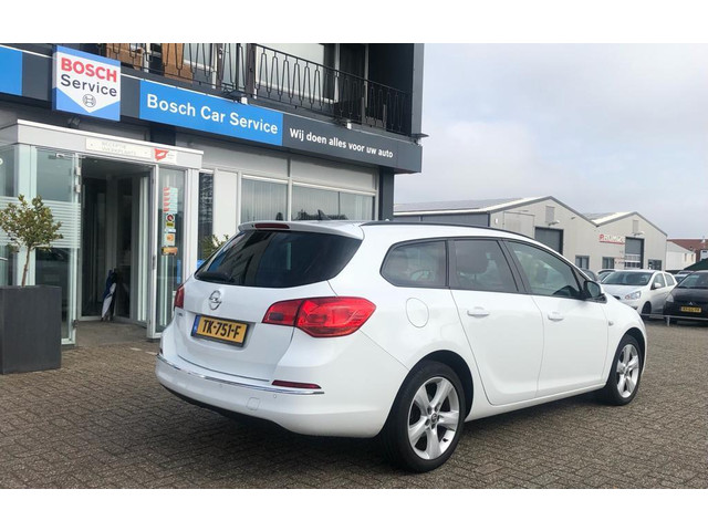 Foto 7 van Opel Astra Sports Tourer 1.4 Turbo Anniversary Edition / Lm Velgen / Jaar Apk / Navi  / Trekhaak /