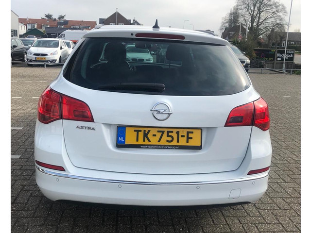 Foto 6 van Opel Astra Sports Tourer 1.4 Turbo Anniversary Edition / Lm Velgen / Jaar Apk / Navi  / Trekhaak /