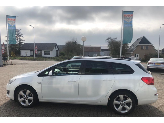 Foto 4 van Opel Astra Sports Tourer 1.4 Turbo Anniversary Edition / Lm Velgen / Jaar Apk / Navi  / Trekhaak /