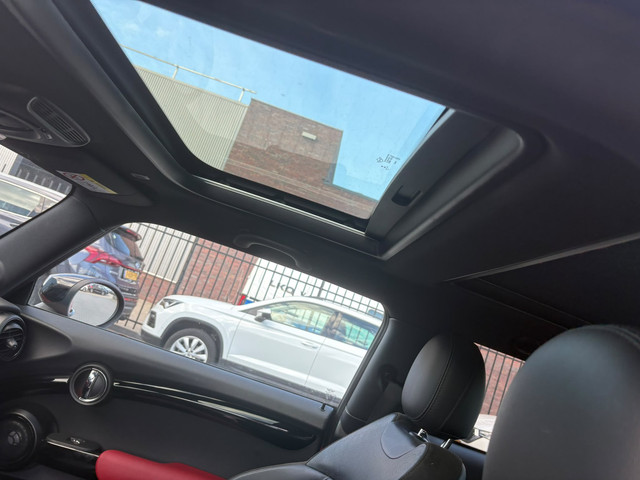 Foto 4 van MINI 3-deurs 1.5 Cooper John Cooper Works Dalston Panoramadak Harman-Kardon Sound Keyless Entry Acht