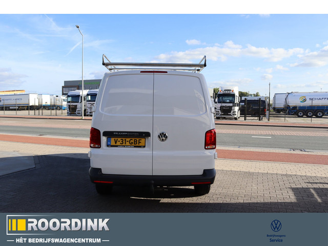 Foto 4 van Volkswagen TRANSPORTER L2 150 pk Linker schuifdeur - GVW 3000, imperiaal, trekhaak, betimmering, 3 z