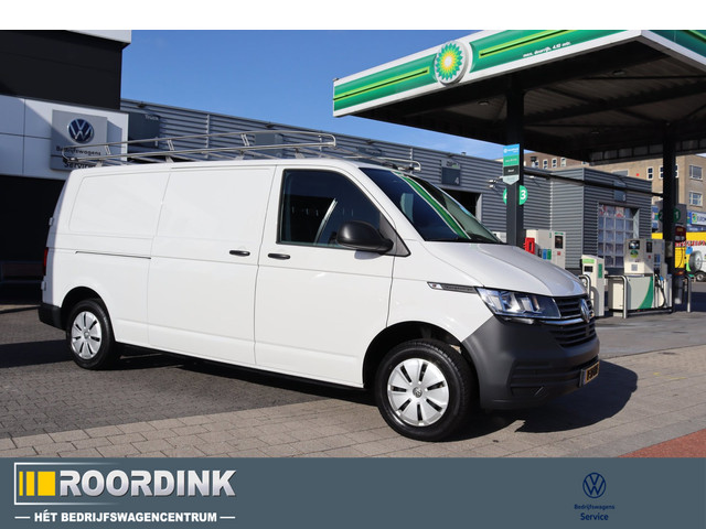 Foto 2 van Volkswagen TRANSPORTER L2 150 pk Linker schuifdeur - GVW 3000, imperiaal, trekhaak, betimmering, 3 z