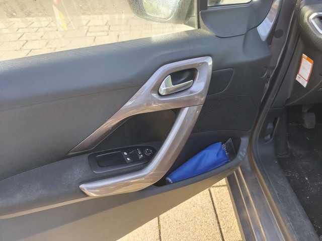 Foto 3 van Peugeot 2008 1.2 PureTech Active (bj 2014)