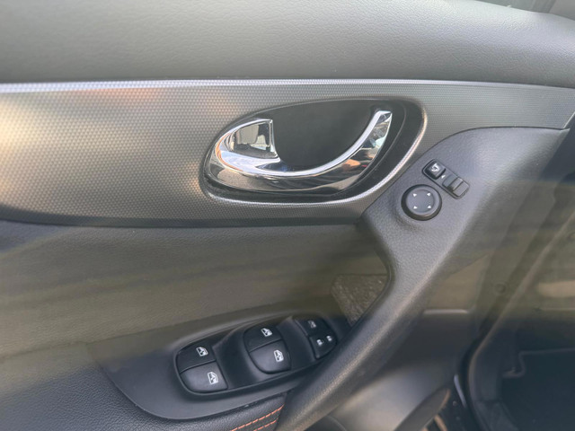 Foto 2 van Nissan Qashqai 1.3 DIG-T Tekna | 2019 | Benzine | Automaat | MOTOR DEFECT