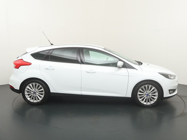 Foto 6 van Ford Focus 125PK Titanium Edition 5DRS | Trekhaak | Privacy glass | 17-inch | All seasonsbanden |