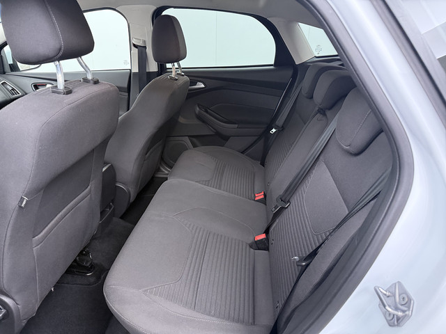 Foto 2 van Ford Focus 125PK Titanium Edition 5DRS | Trekhaak | Privacy glass | 17-inch | All seasonsbanden |