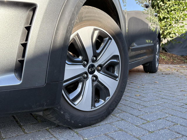 Foto 3 van Kia Niro 1.6 GDi Hybrid DynamicLine - Navigatie - Climate Control - Trekhaak - Cruise Control