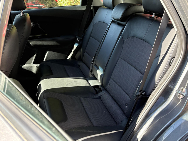 Foto 6 van Kia Niro 1.6 GDi Hybrid DynamicLine - Navigatie - Climate Control - Trekhaak - Cruise Control