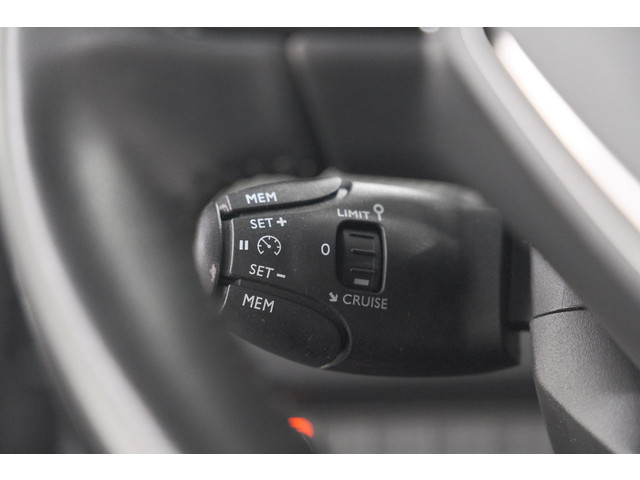 Foto 9 van Peugeot 208 PureTech 75 Active Pack | Navigatie | Parkeersensoren | Apple Carplay | Allseason Banden