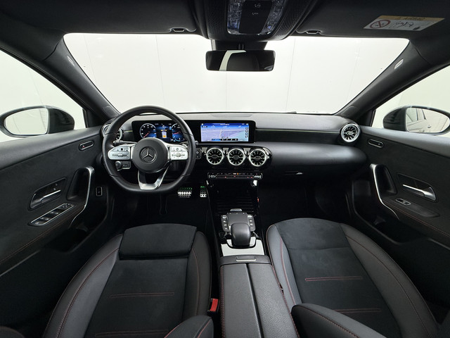 Foto 4 van Mercedes-Benz A-Klasse Sedan 180 Automaat AMG Line Night Premium Stoelverwarming Camera Apple Carpla
