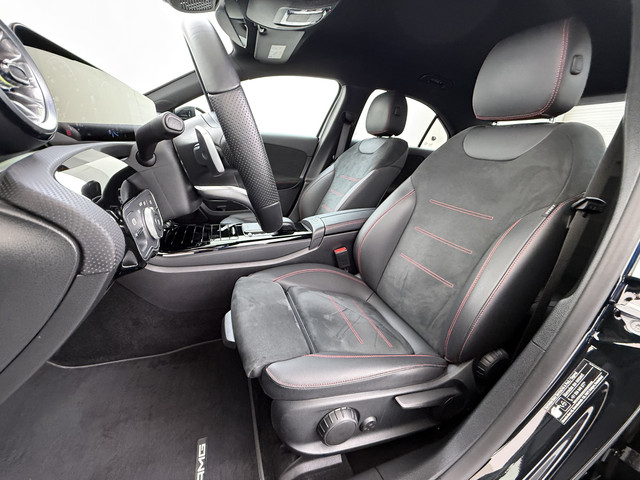 Foto 10 van Mercedes-Benz A-Klasse Sedan 180 Automaat AMG Line Night Premium Stoelverwarming Camera Apple Carpla