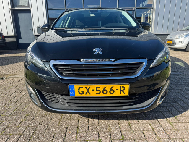 Foto 2 van Peugeot 308 SW 1.2 PureTech Blue Lease Premium