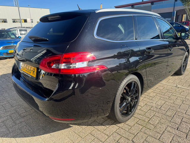 Foto 4 van Peugeot 308 SW 1.2 PureTech Blue Lease Premium