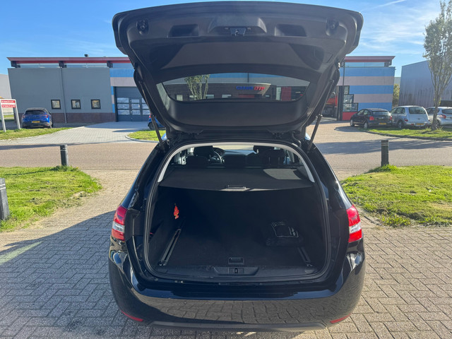 Foto 7 van Peugeot 308 SW 1.2 PureTech Blue Lease Premium