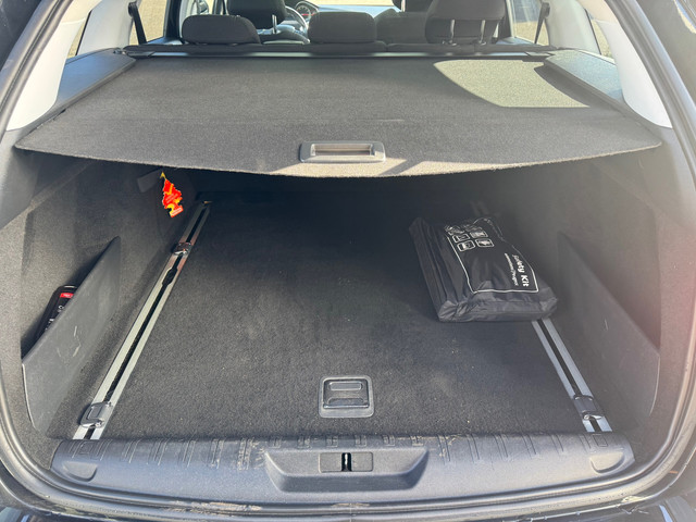 Foto 8 van Peugeot 308 SW 1.2 PureTech Blue Lease Premium