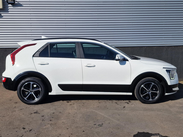 Foto 7 van Kia Niro 1.6 GDi Hybrid DynamicLine 1e eign. Nederlandse auto, Navigatie, Achteruitrijcamera, Parkee