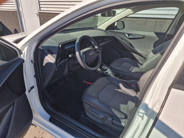 Foto 9 van Kia Niro 1.6 GDi Hybrid DynamicLine 1e eign. Nederlandse auto, Navigatie, Achteruitrijcamera, Parkee