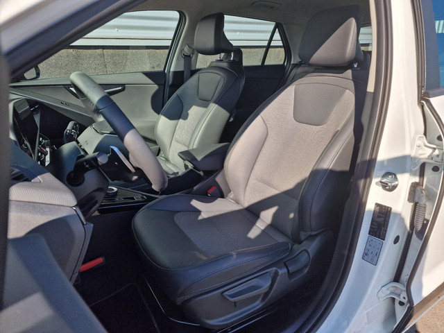 Foto 10 van Kia Niro 1.6 GDi Hybrid DynamicLine 1e eign. Nederlandse auto, Navigatie, Achteruitrijcamera, Parkee