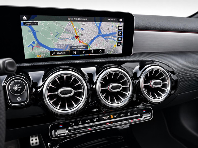 Foto 4 van Mercedes-Benz A-klasse 250|AMG Premium paint|PANO |2Tone-Leer|Camera|Burmester-Audio|SfeerLicht | Pr