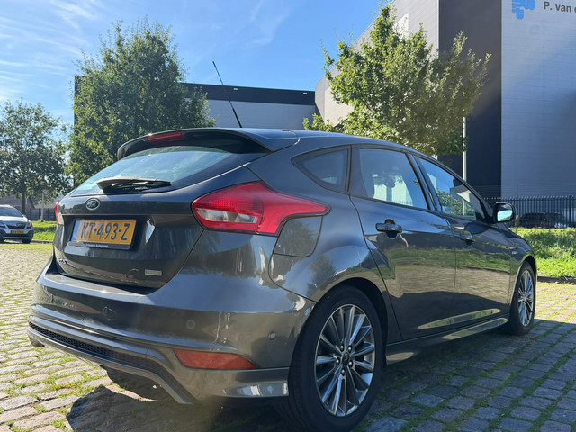 Foto 8 van Ford Focus 1.0 ST-Line Zeer netjes navigatie trekhaak cruis control airco elektrische ramen cv op af