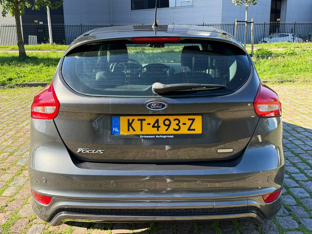 Foto 5 van Ford Focus 1.0 ST-Line Zeer netjes navigatie trekhaak cruis control airco elektrische ramen cv op af