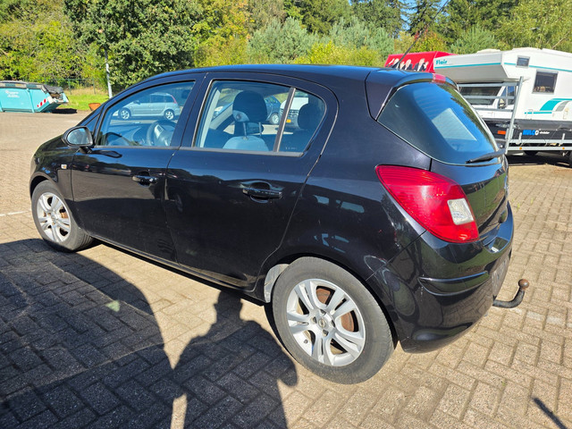 Foto 3 van Opel Corsa 1.4-16V Enjoy 5-deurs *apk:09-2027*