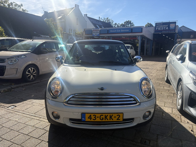 Foto 10 van MINI 3-deurs 1.6 Cooper Chili Super complete en strakke, mooie Mini Cooper!! Origineel navigatie, Di
