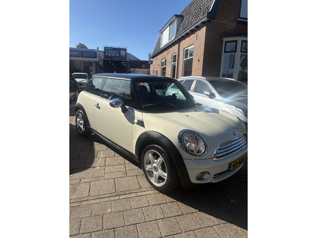 Foto 8 van MINI 3-deurs 1.6 Cooper Chili Super complete en strakke, mooie Mini Cooper!! Origineel navigatie, Di