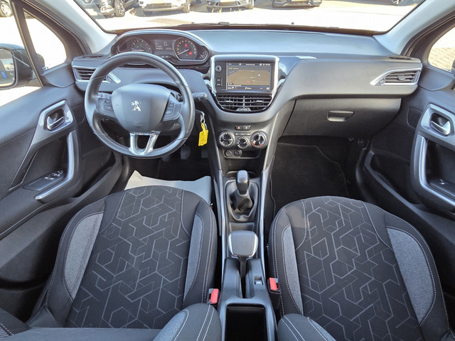 Foto 9 van Peugeot 2008 1.2 Blue Lion/PANO/NAVI/NEIUW DIS RIEM
