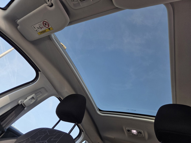 Foto 7 van Peugeot 2008 1.2 Blue Lion/PANO/NAVI/NEIUW DIS RIEM