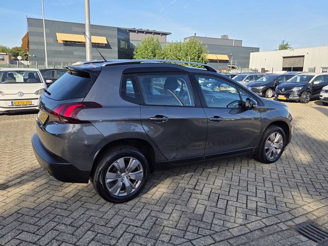 Foto 4 van Peugeot 2008 1.2 Blue Lion/PANO/NAVI/NEIUW DIS RIEM